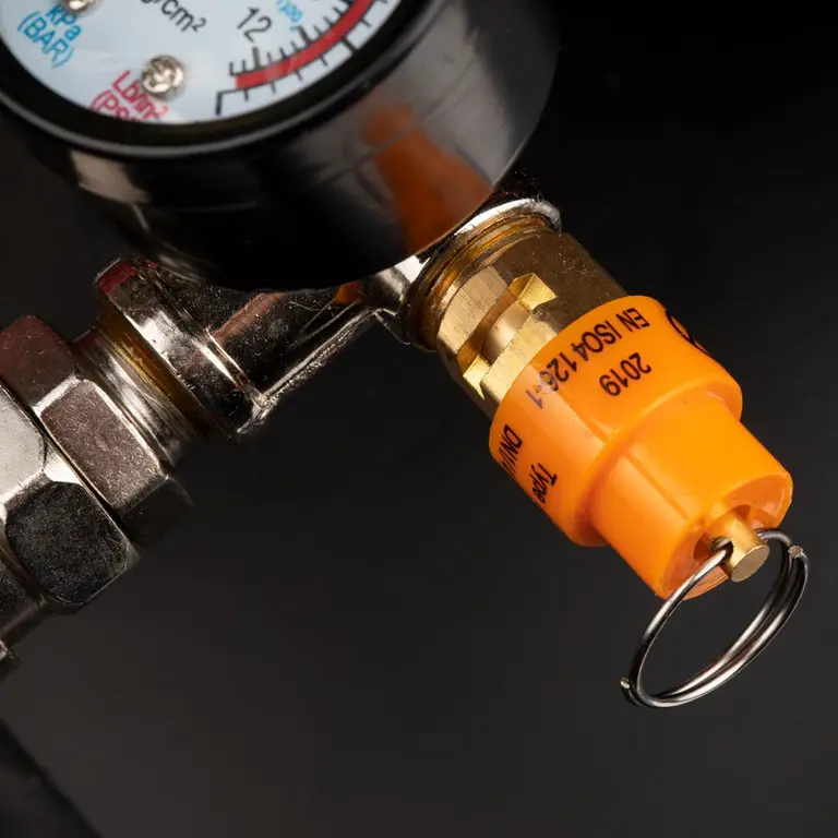 کمپرسور باد ۵۰ لیتری ۲ اسب بخار رونیکس مدل RC-5010